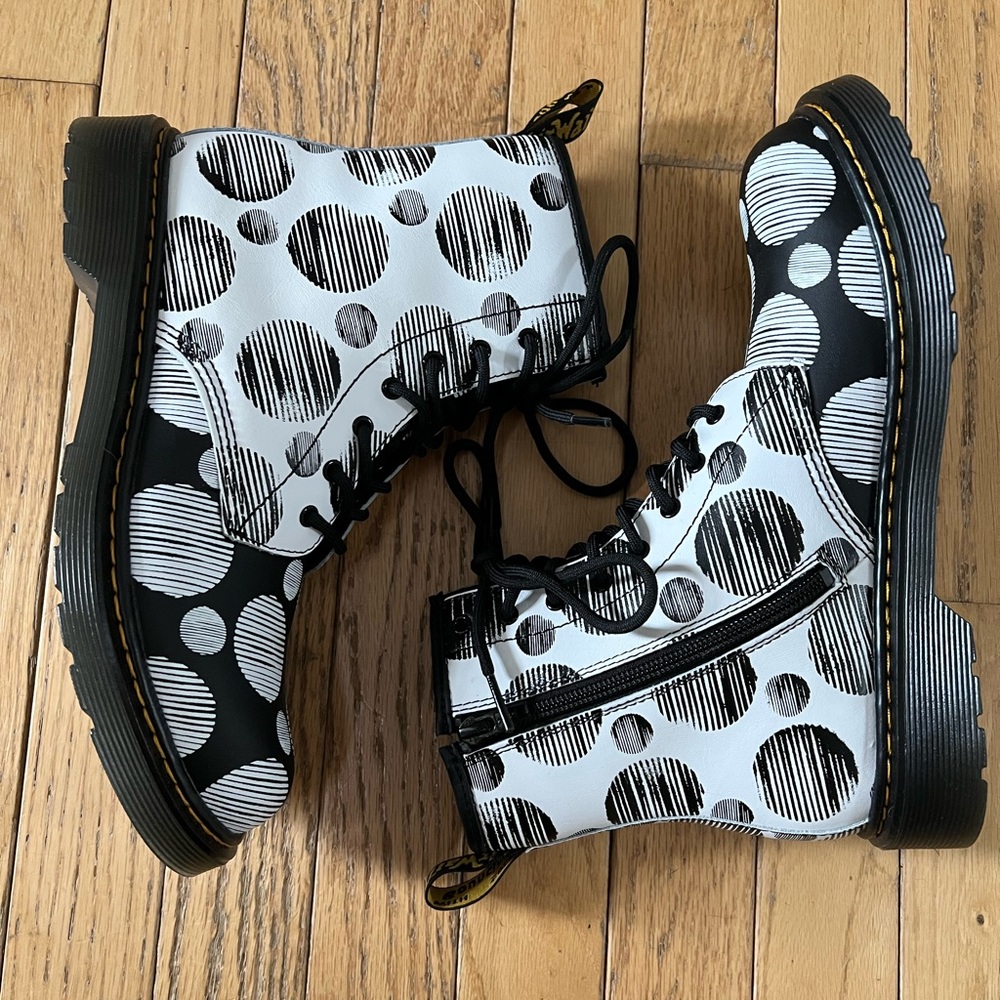 Youth 1460 Dr Martens - Black and white polka dots - Youth size 6